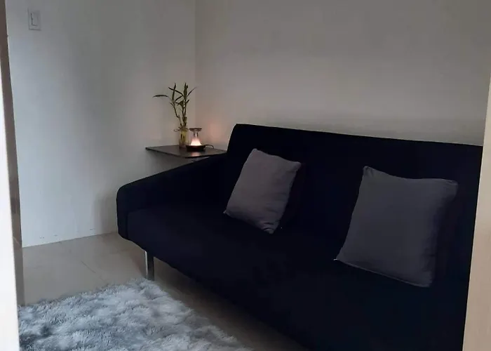 Jhedan Staycation Near Moa Aparthotel *