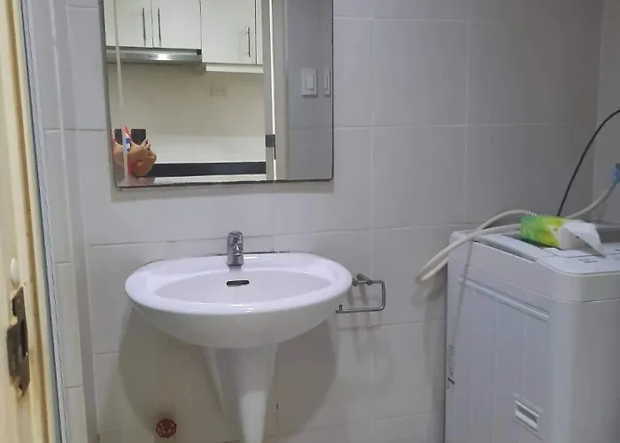 Jhedan Staycation Near Moa Aparthotel